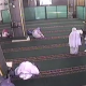 kamera cctv masjid, terekam kamera cctv, kasus cctv, pencurian terekam cctv